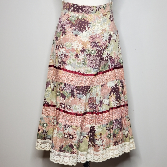 Vintage Dresses & Skirts - Vintage Prairie Style Tiered Floral and Lace Skirt